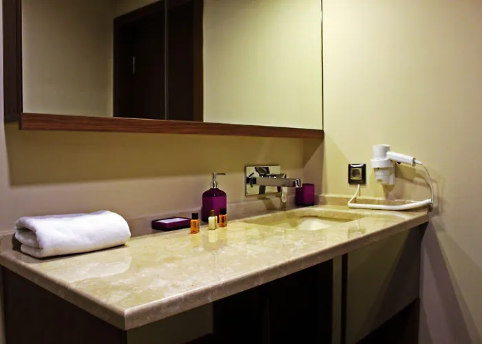 Fourtec Kurtkoy מלון